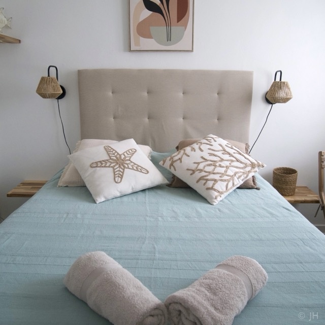 Chambre Pain de Sucre avec lit double aux Chambres de Brigitte à Terre-de-Haut